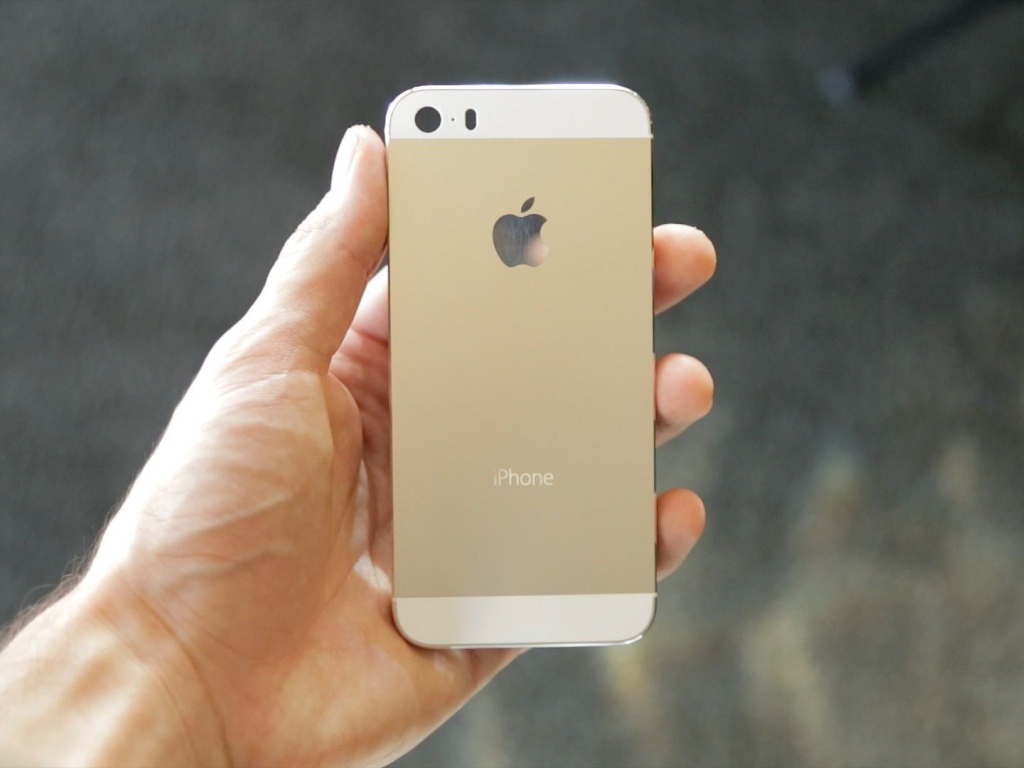 Iphone 5S color champagne in hand