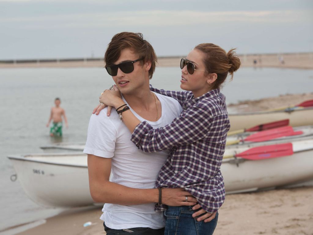 Miley Cyrus and Douglas Booth, the movie LOL