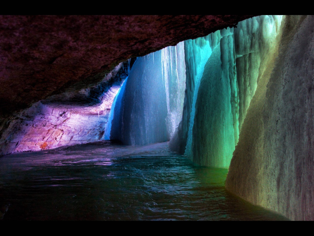 Радужный замерзший водопад