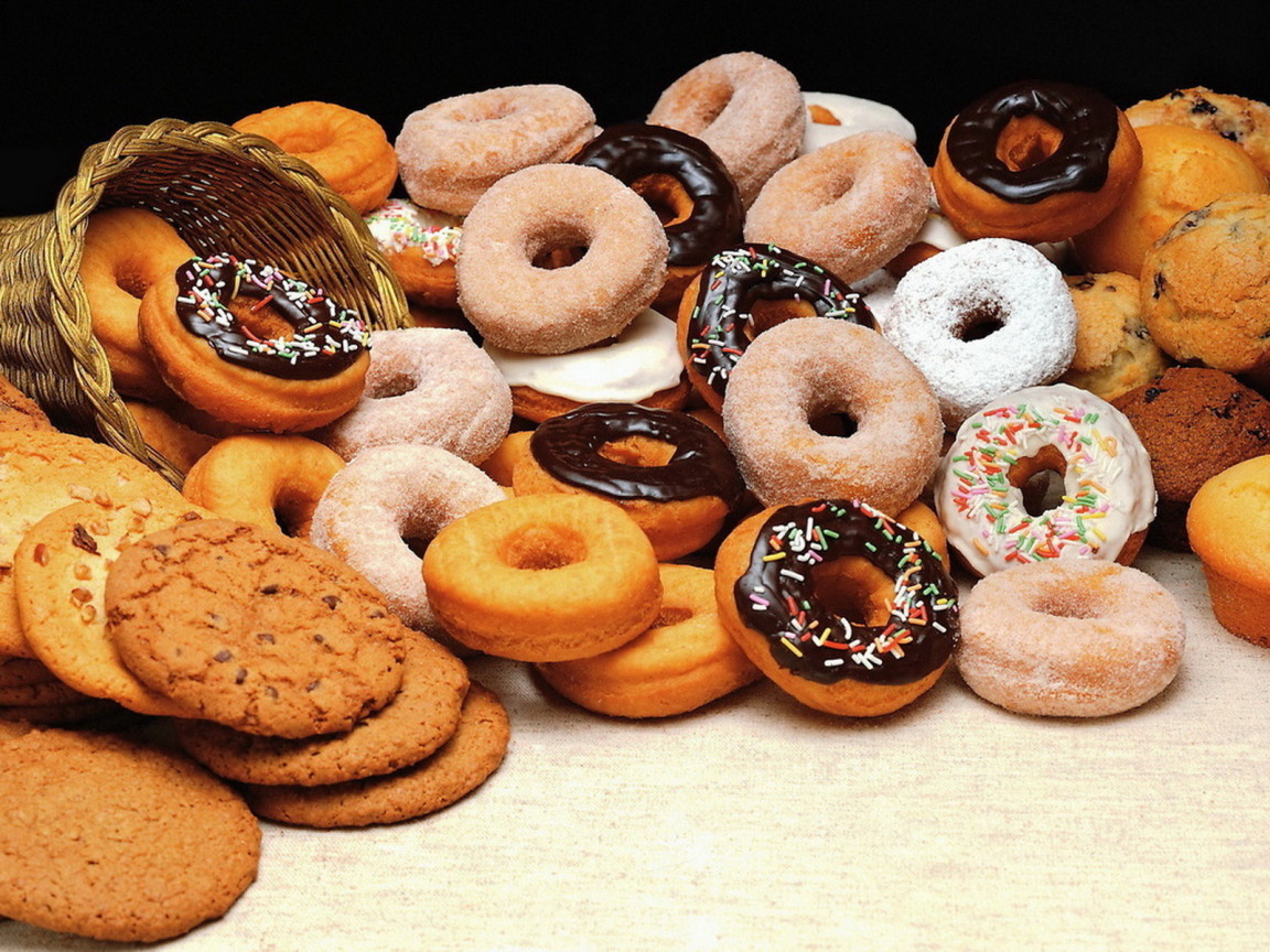 http://www.zastavki.com/pictures/1152x864/2011/Food_Bread_rolls_croissants_Donuts_and_muffins_031171_.jpg