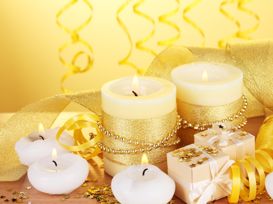 Свечи и подарки на праздник