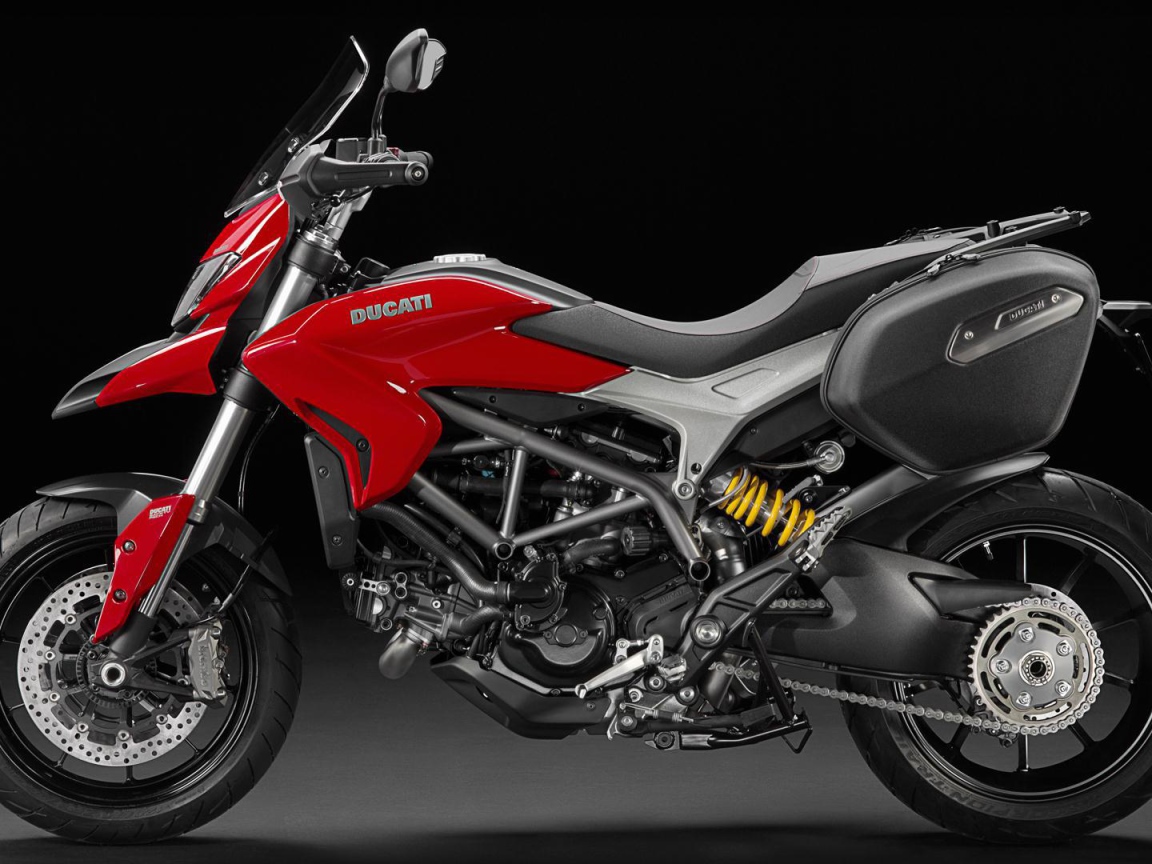 Быстрый мотоцикл Ducati Hyperstrada