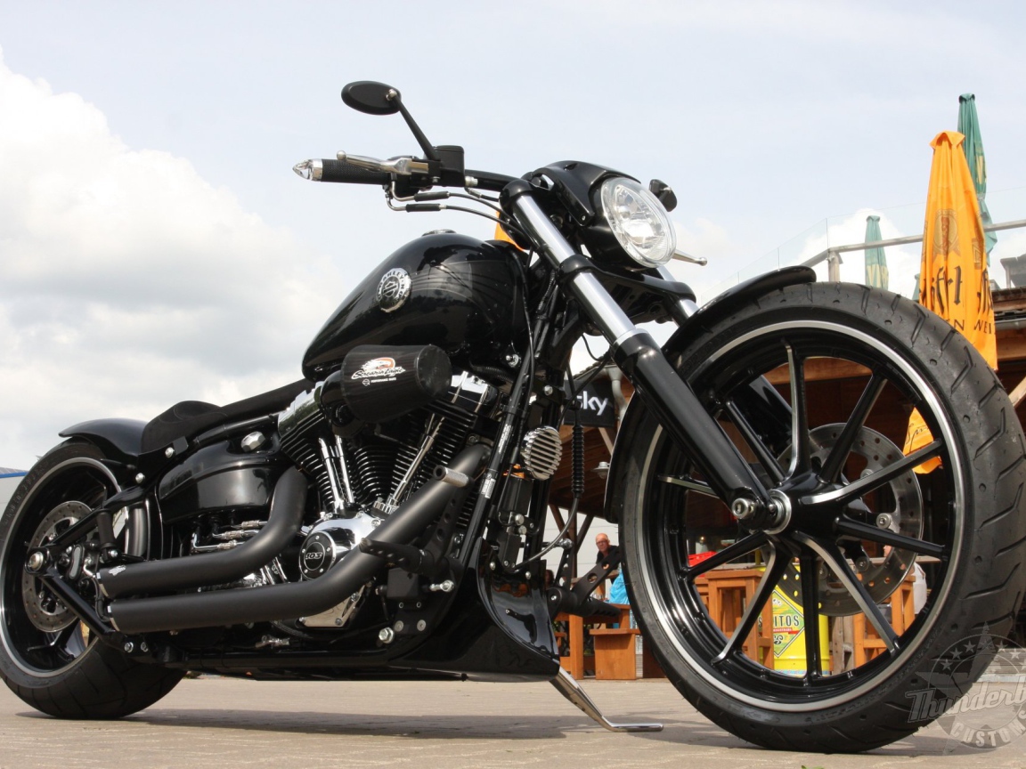 Популярный мотоцикл Harley-Davidson Softail Breakout