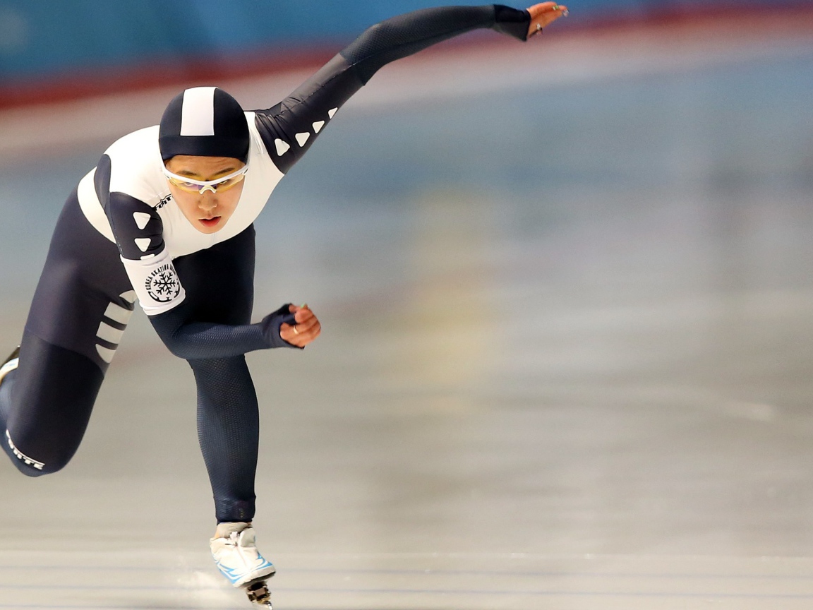 Обладательница золотой медали в дисциплине скоростной бег на коньках Санг-Хва Ли из Южной Кореи