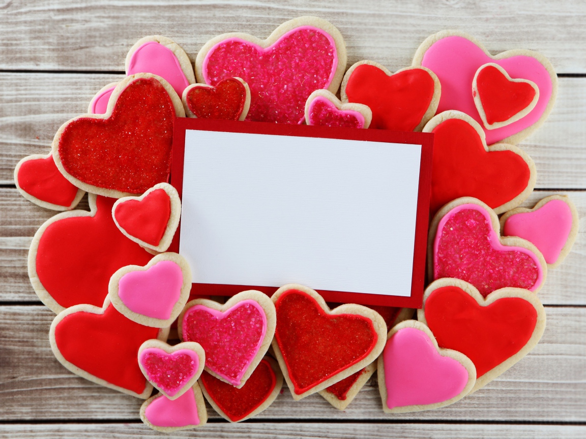 Шаблон поздравительной открытки с печеньем в форме сердца