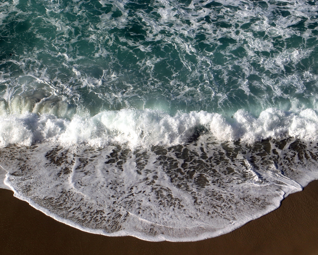 Море волны песок