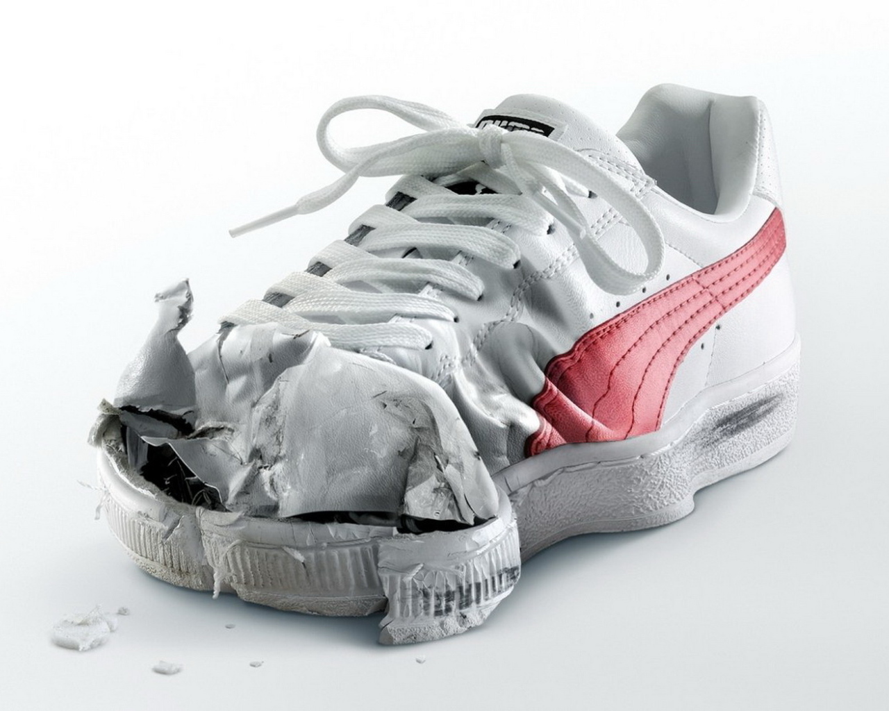 Archive___Miscellaneous_Torn_white_sneaker_024048_10.jpg
