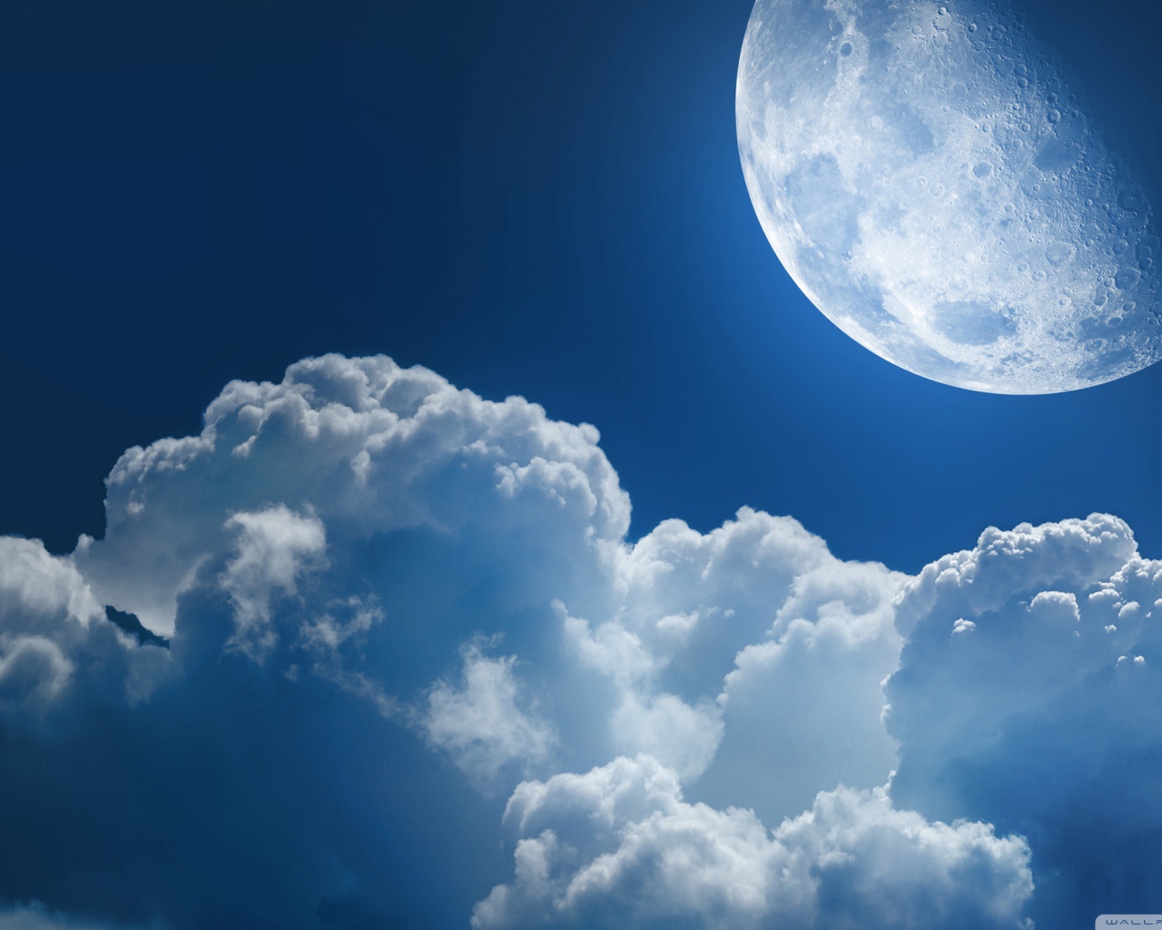 Облака и луна
