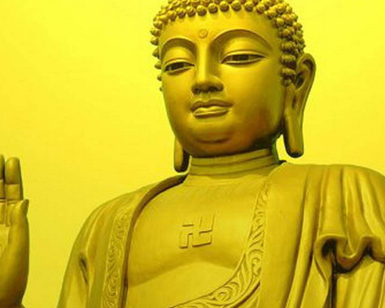 Золотой Будда поднял руку