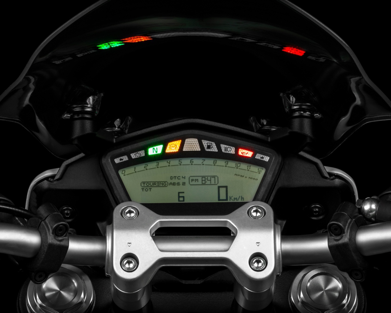 Красивый мотоцикл в москве Ducati Hyperstrada