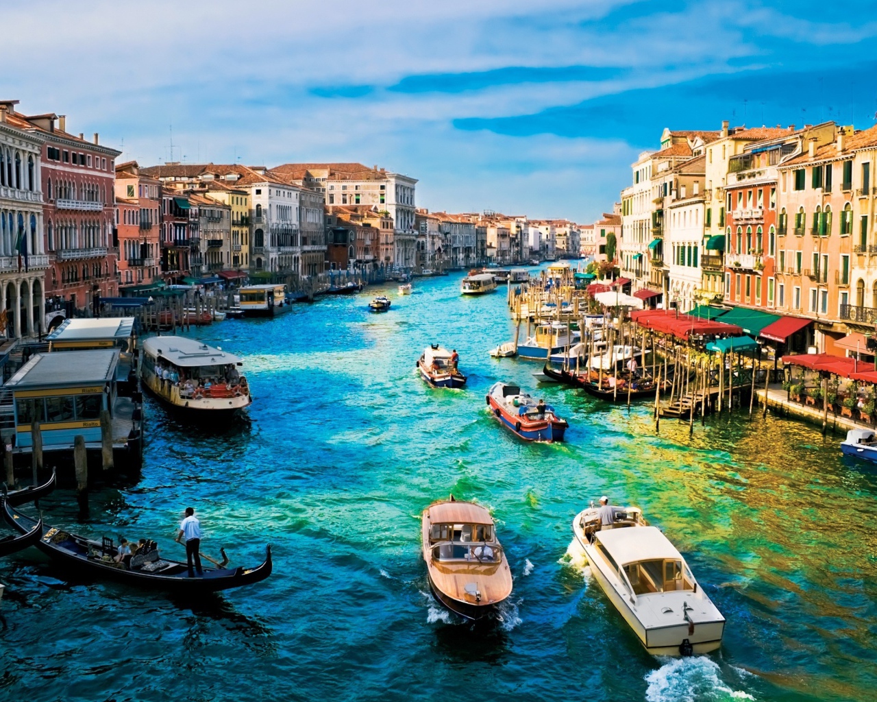 Голубые воды каналов в Венеции, Италия