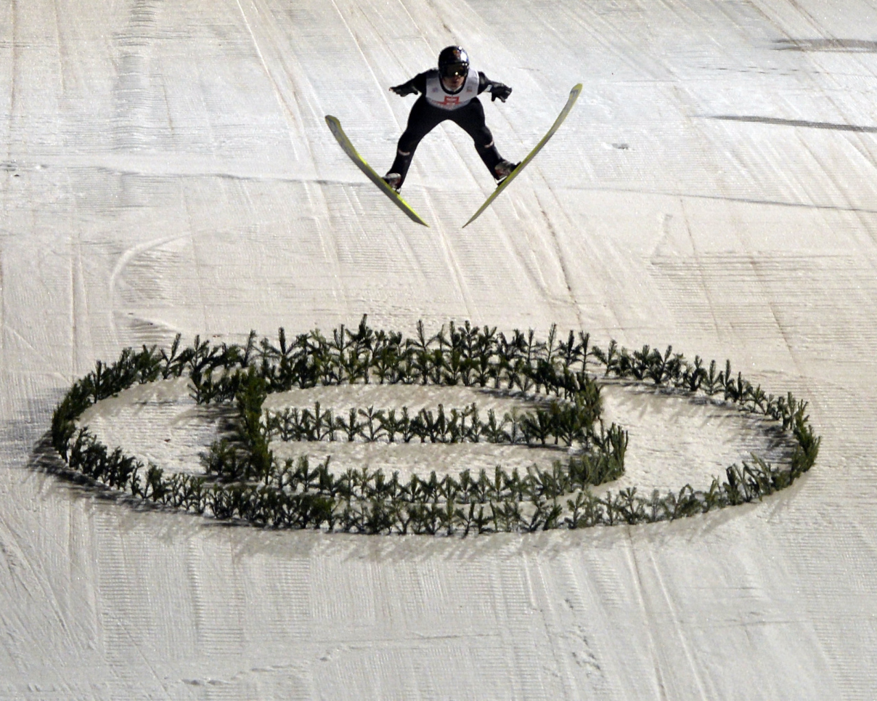 Обладатель серебряной медали австрийский прыгун с трамплина  Томас Дитхарт на олимпиаде в Сочи