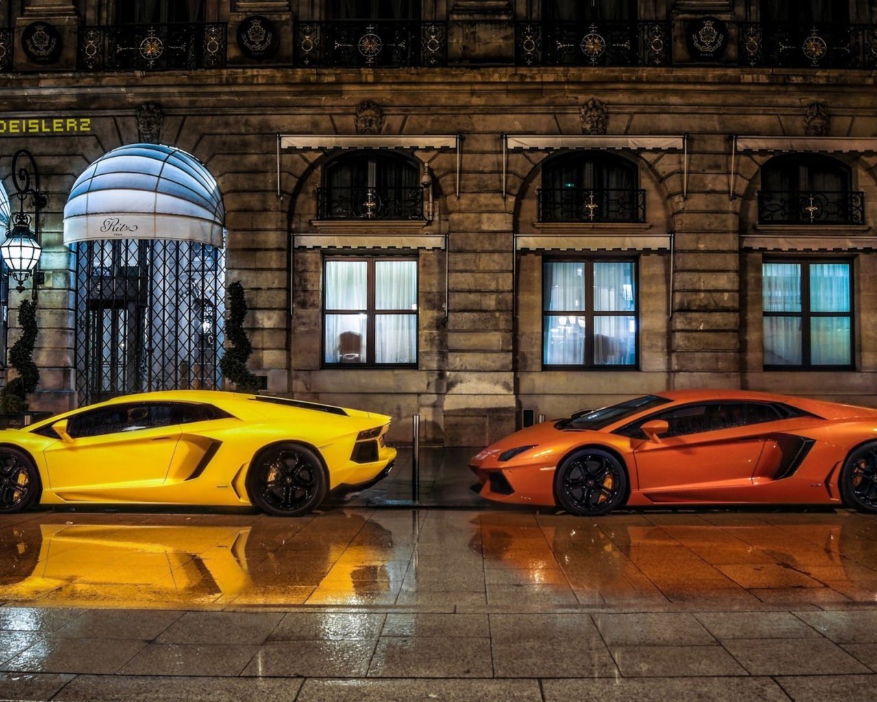 Желтый и оранжевый автомобили Lamborghini Aventador LP700-4