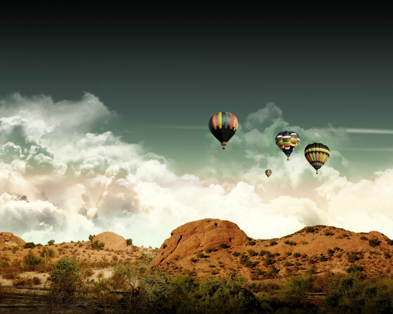 Воздушные шары над холмами