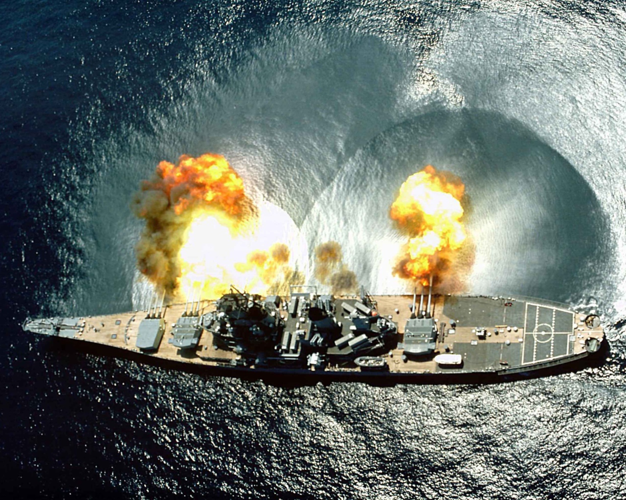 Военный корабль стреляет в море