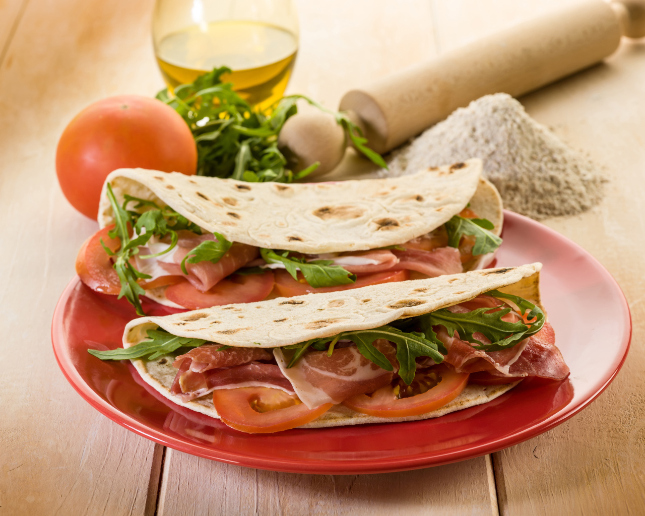 Sandwich in pita bread with tomatoes and bacon