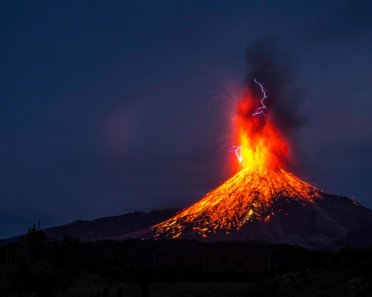 Извержение вулкана Колима, Мексика 