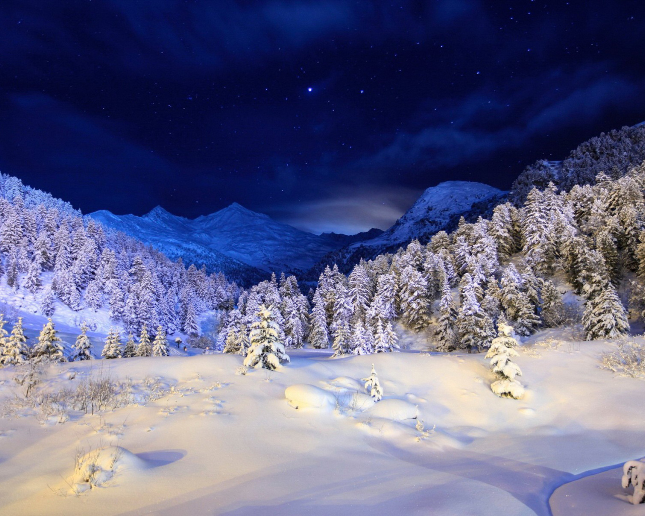 Ночь в горах зимой