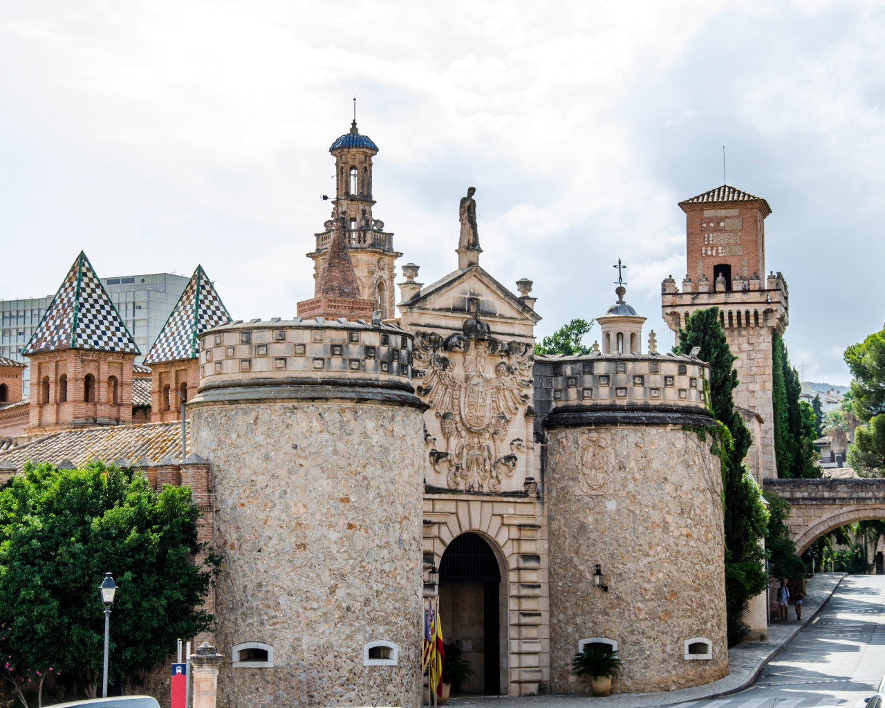 Старинный замок Бельвер город Пальма на острове Мальорка, Испания