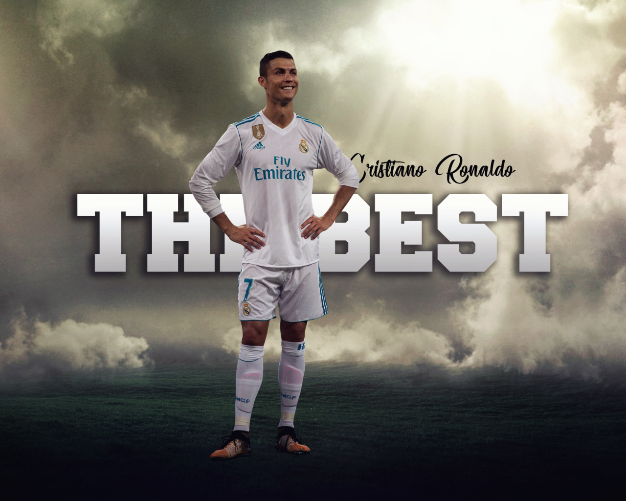 Популярный португальский футболист Криштиану Роналду на фоне надписи  The Best