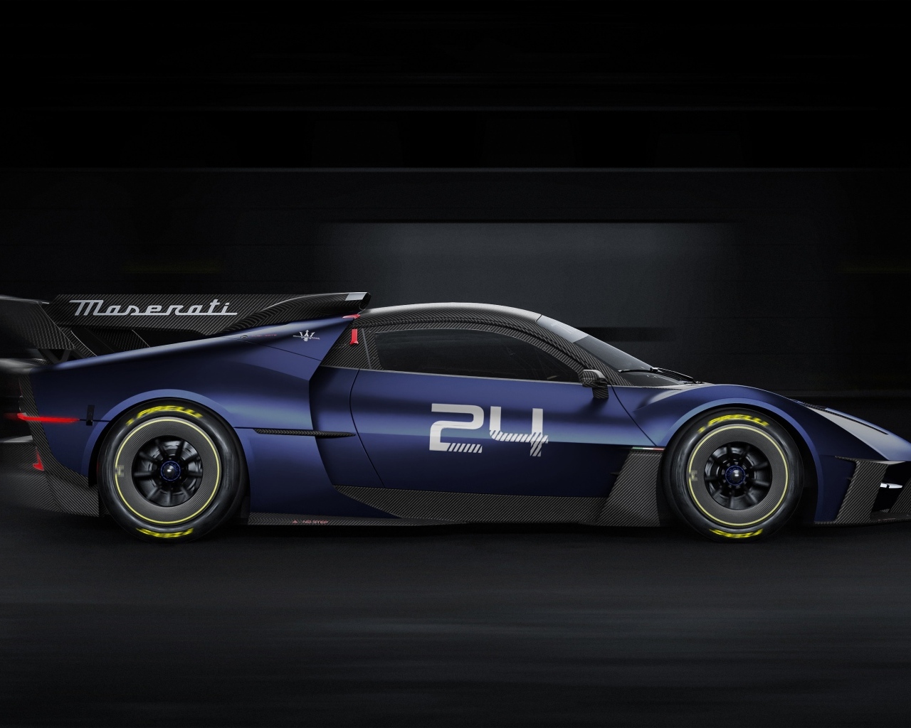 Быстрый автомобиль Maserati MCXtrema 2024 года вид сбоку