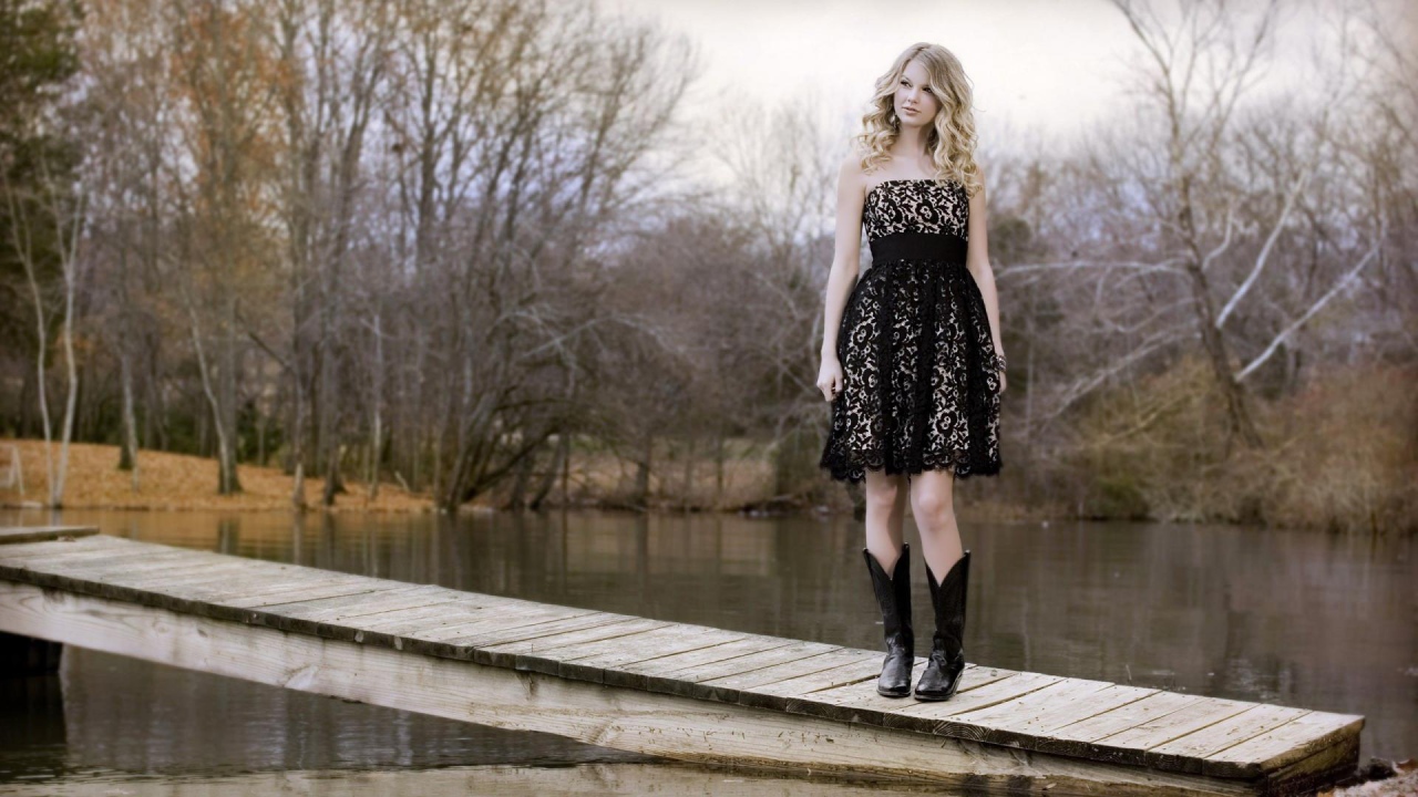 Taylor Swift на мосту