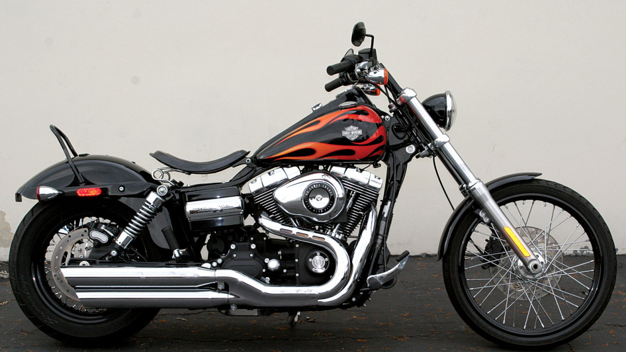 Невероятно быстрый мотоцикл Harley-Davidson Dyna Wide Glide
