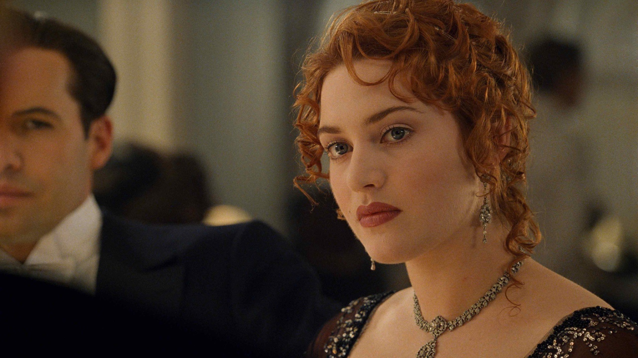 Rose at a dinner in the movie Titanic