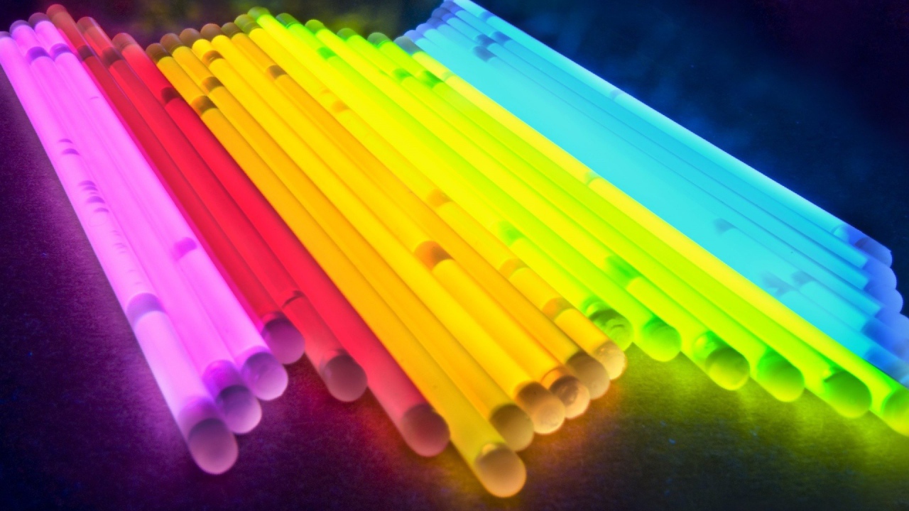 Светящиеся палочки разных цветов