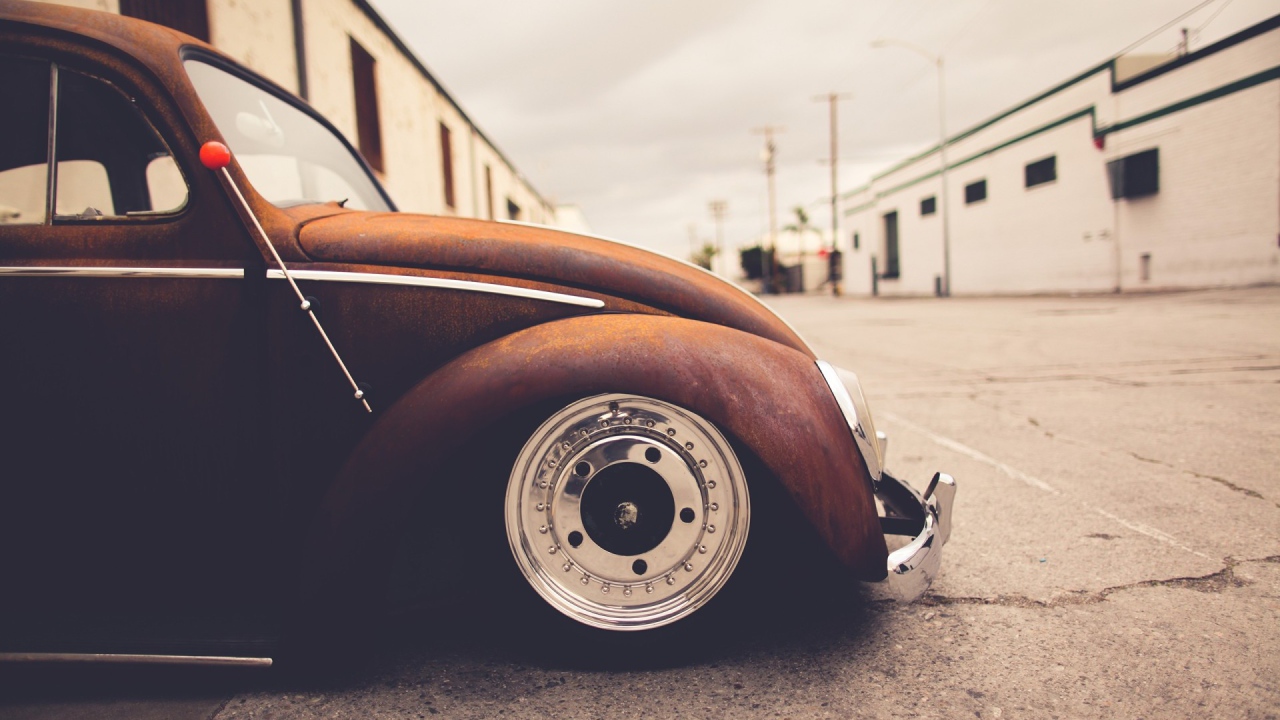 Старый ржавый Volkswagen Beetle