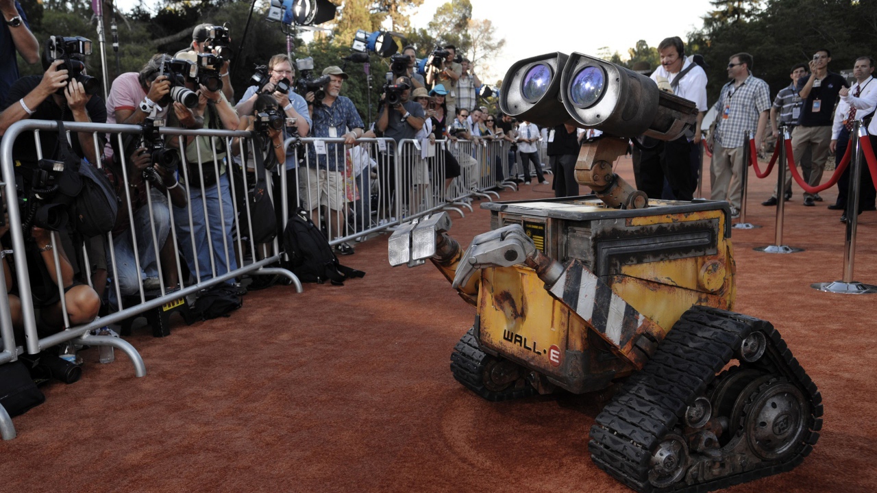 Робот WALL·E перед фанатами