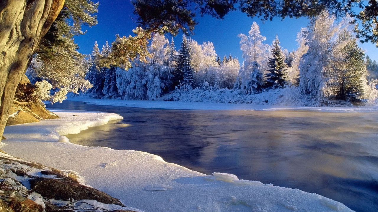Ледяная кромка на реке