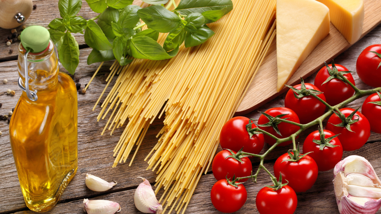 Спагетти с сыром, томатом и маслом 
