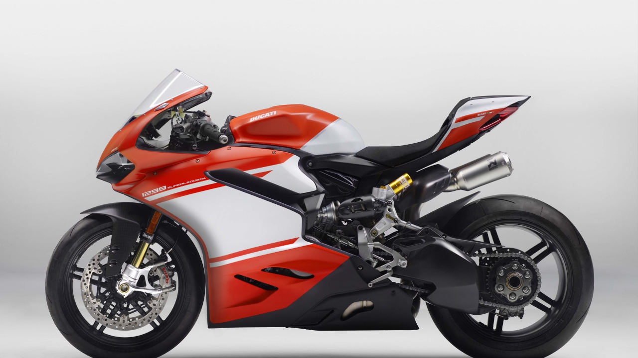 Мотоцикл  Ducati 1299 Superleggera на сером фоне 