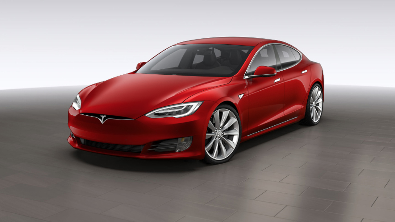Электрокар Tesla Model S 2016 года