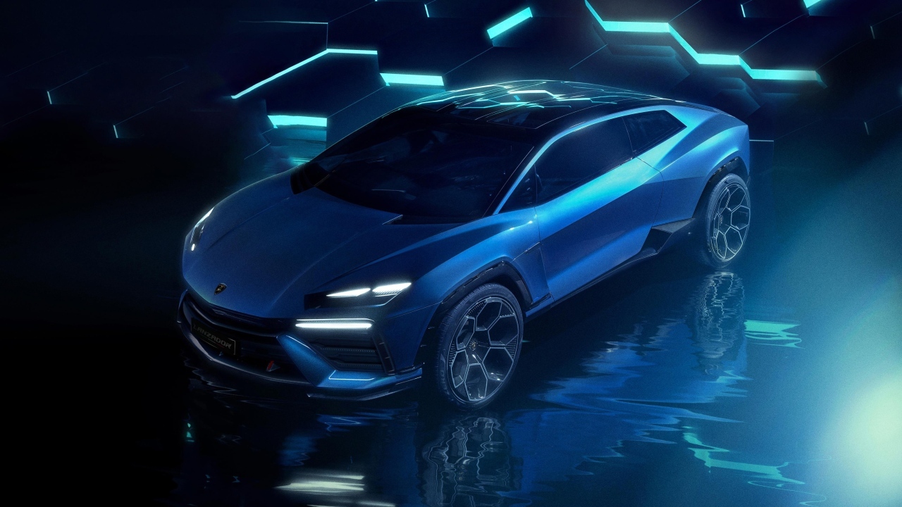 Презентация автомобиля Lamborghini Lanzador Concept EV на синем фоне