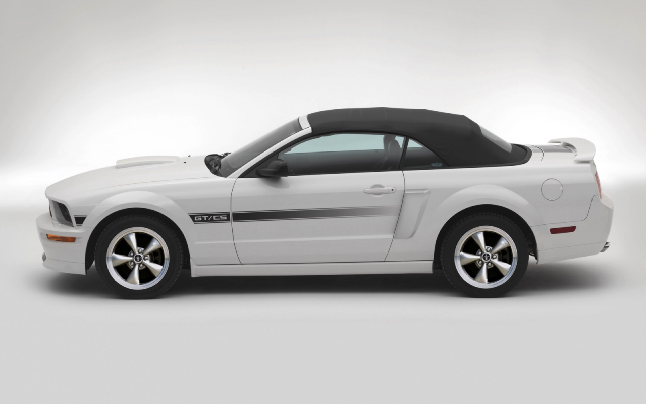 Mustang GT белый