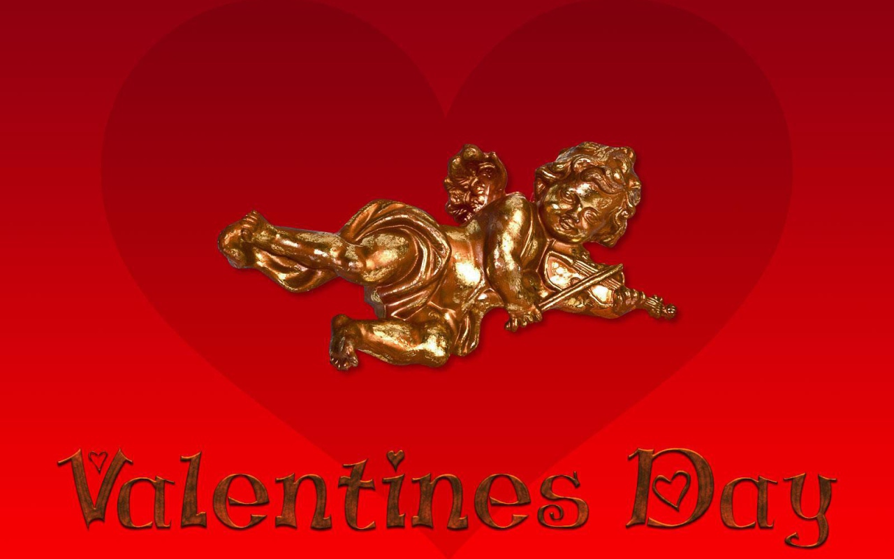 Золотой амур на День Святого Валентина 14 февраля