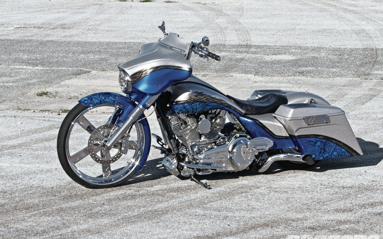 Популярный мотоцикл Harley-Davidson Street Glide