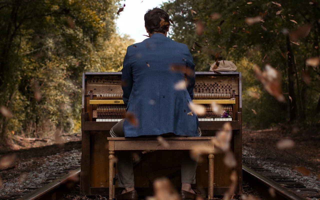 Пианино на железной дороге