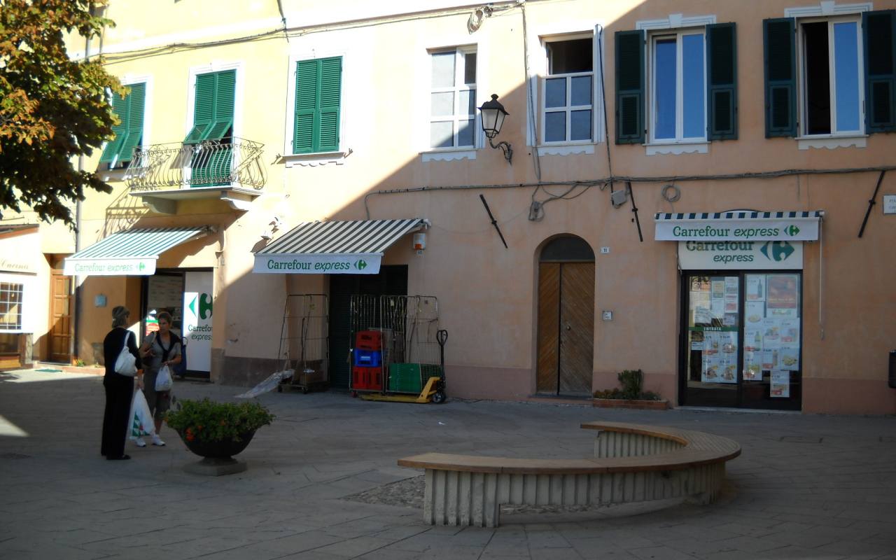 Городская улица в Санто Стефано аль Маре, Италия
