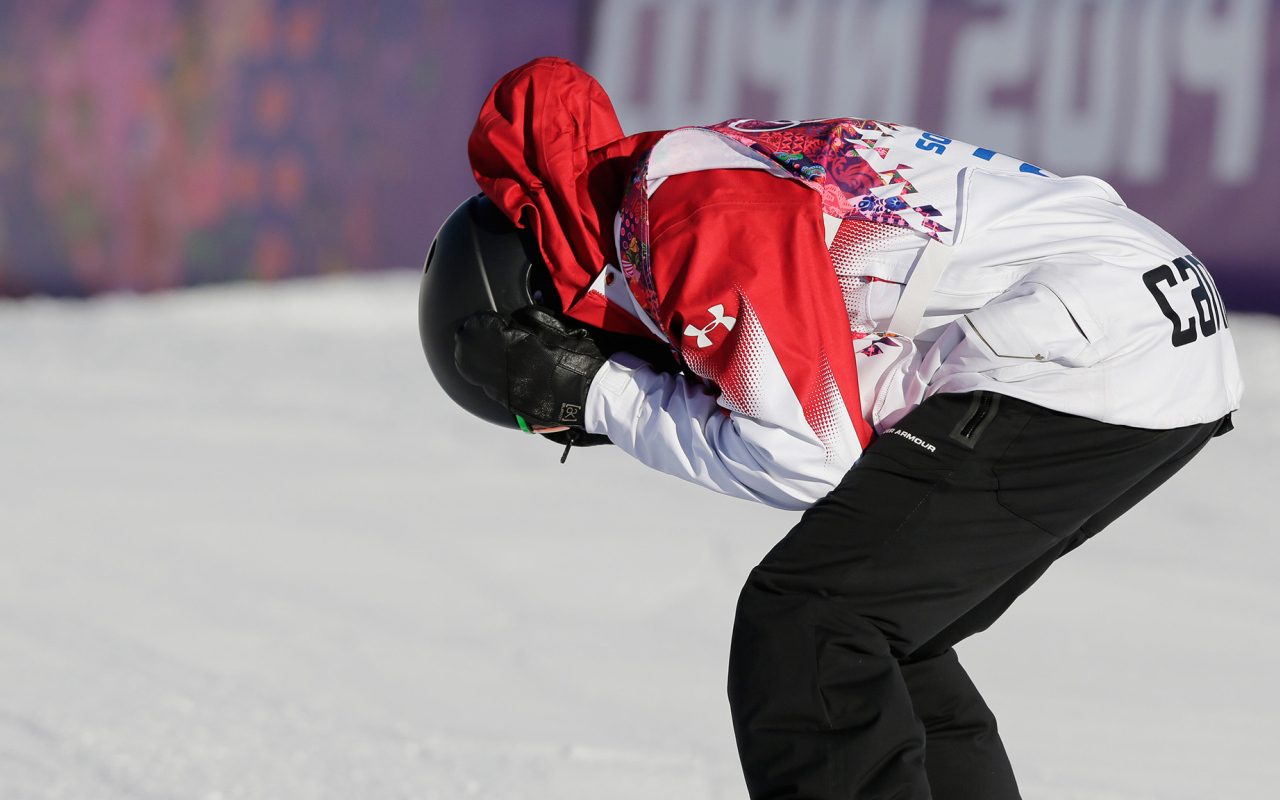 Обладатель бронзовой медали канадский сноубордист Марк Макморрис на олимпиаде в Сочи