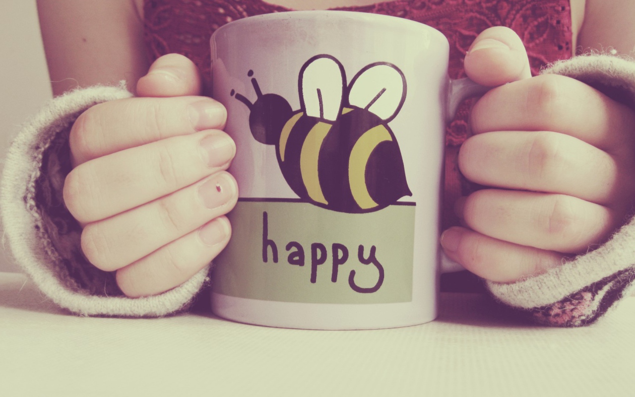 Чашка с рисунком пчелы