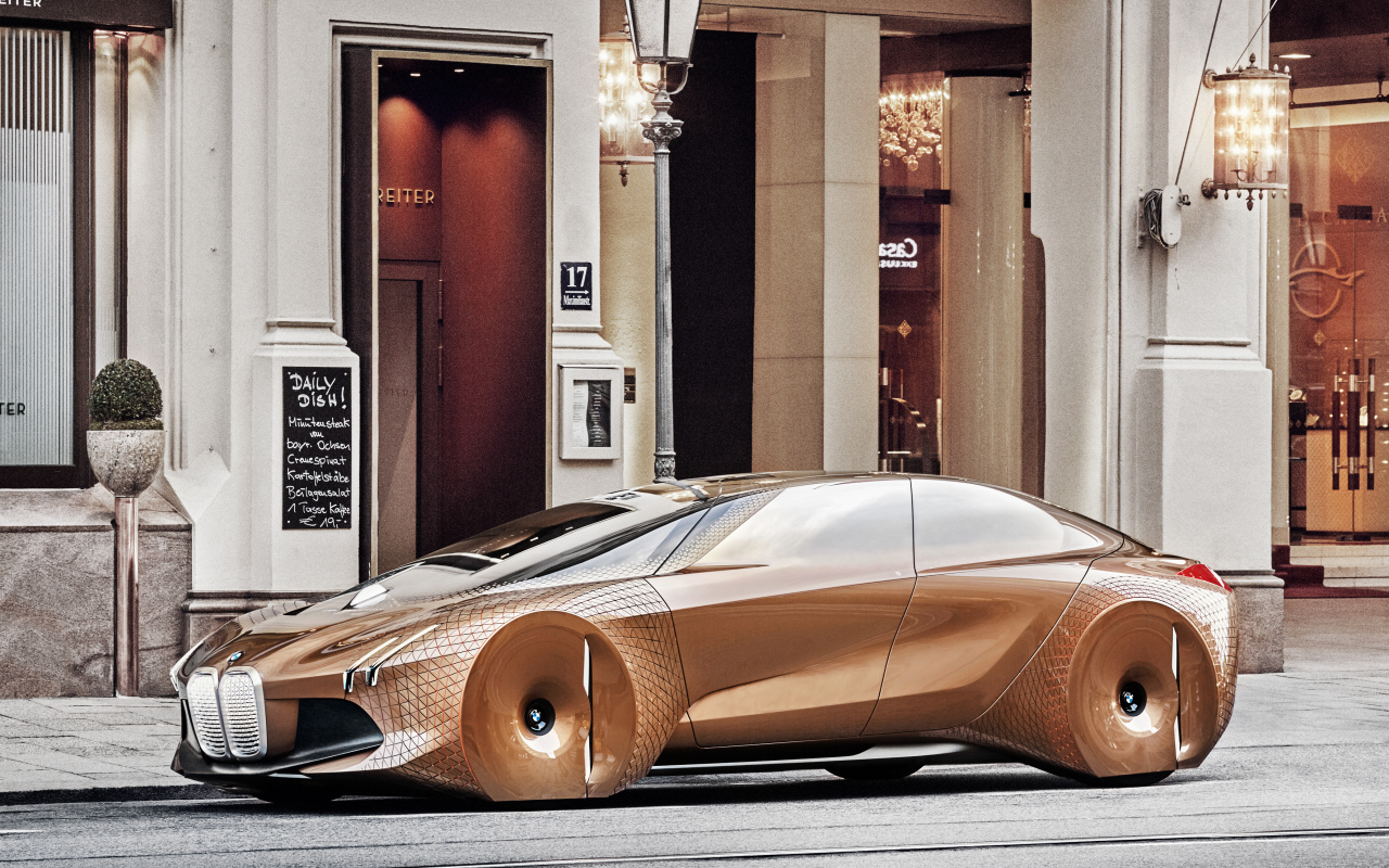 Коричневый стильный автомобиль BMW Concept Vision Next 100