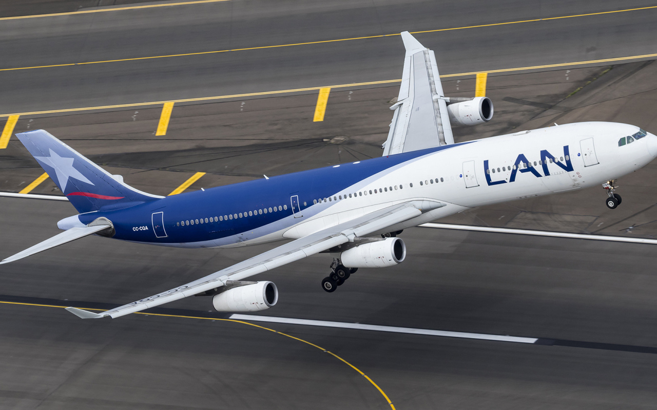 Airbus авиакомпании LAN взлетает