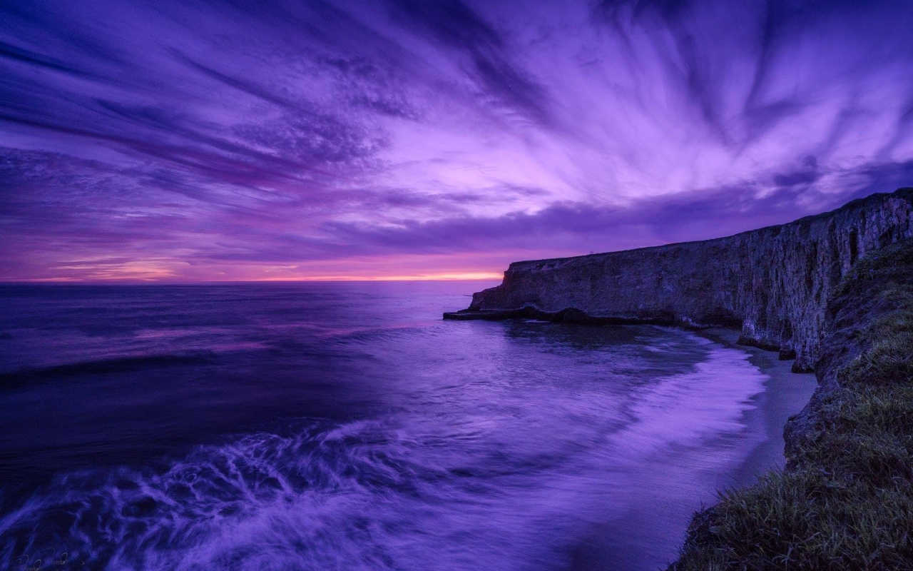 Lilac sunset over the sea