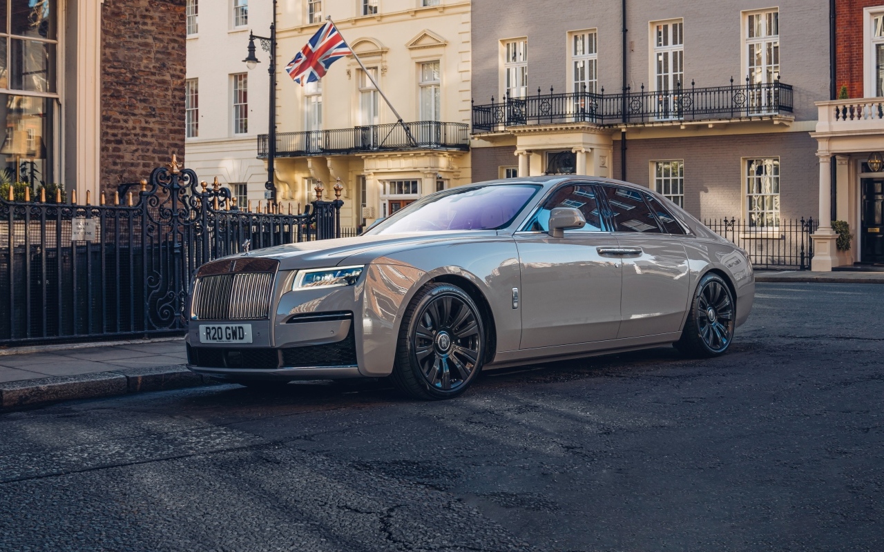 Автомобиль Rolls-Royce Ghost 2023 года в городе