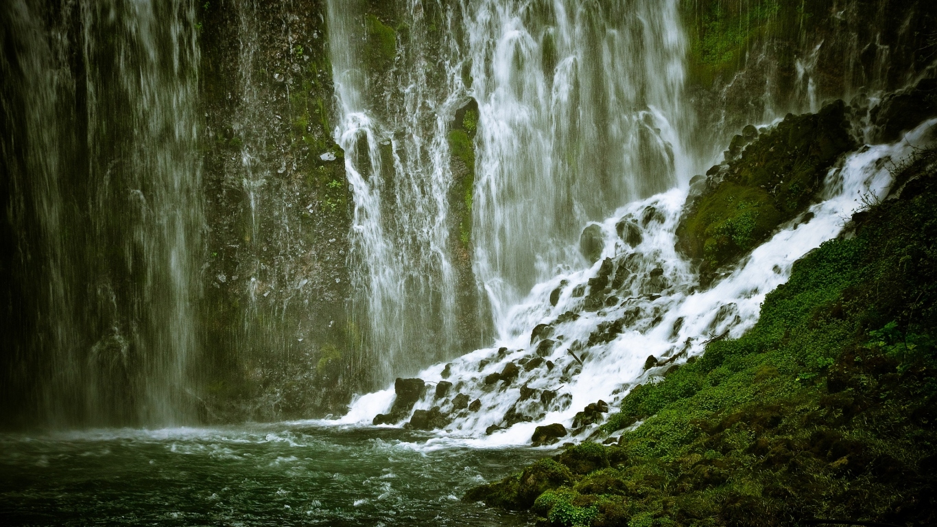 Зеленый водопад