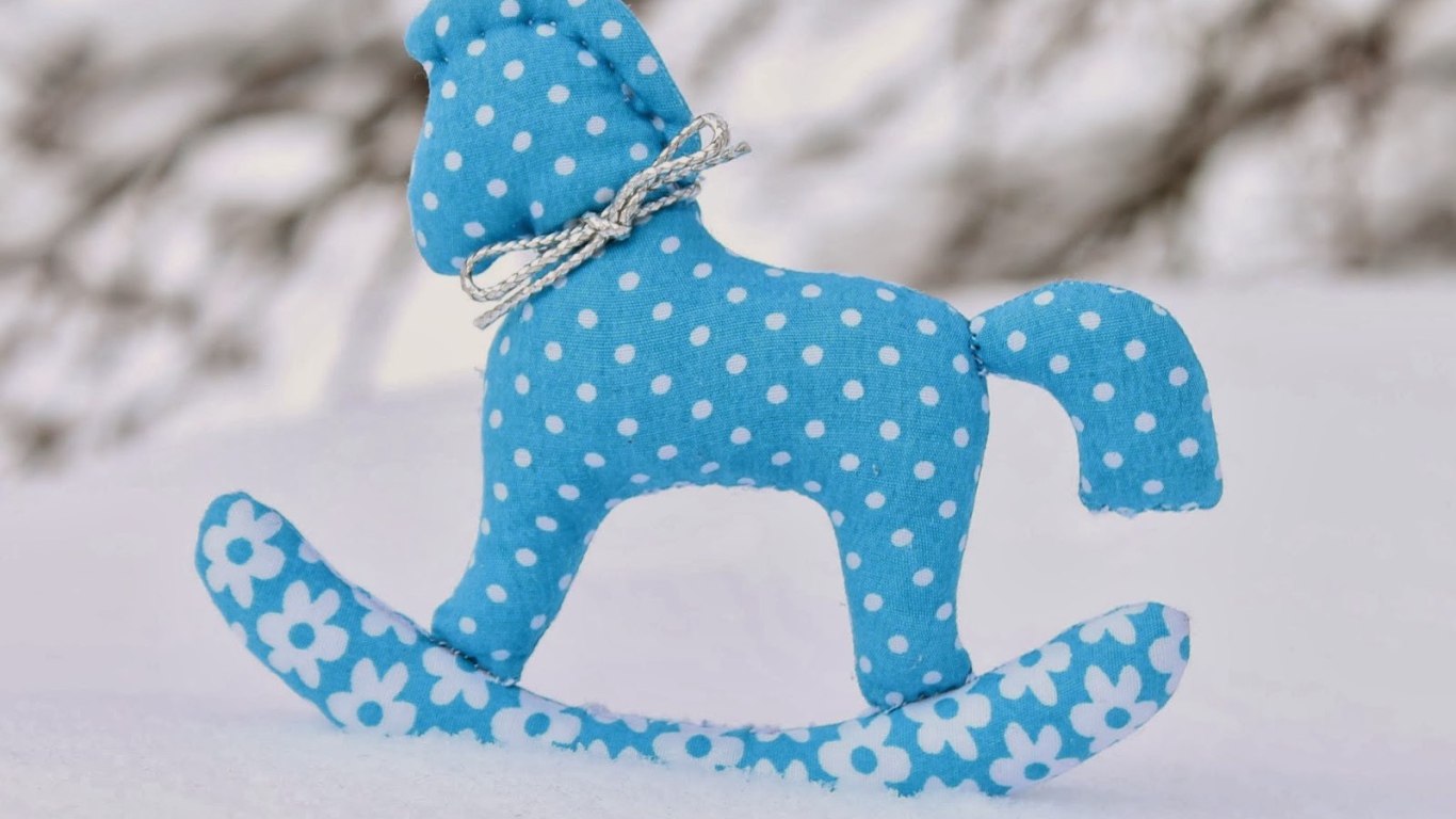 Синяя лошадь 2014