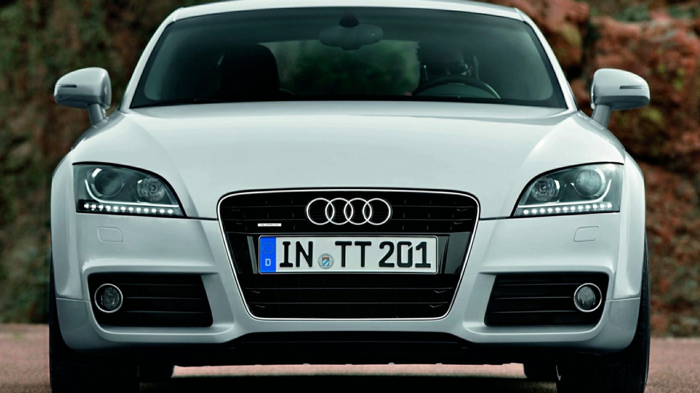 Новая машина Audi TT 2014 года